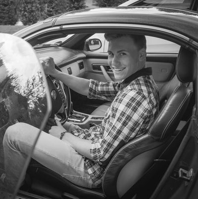 Дмитрий Глухов