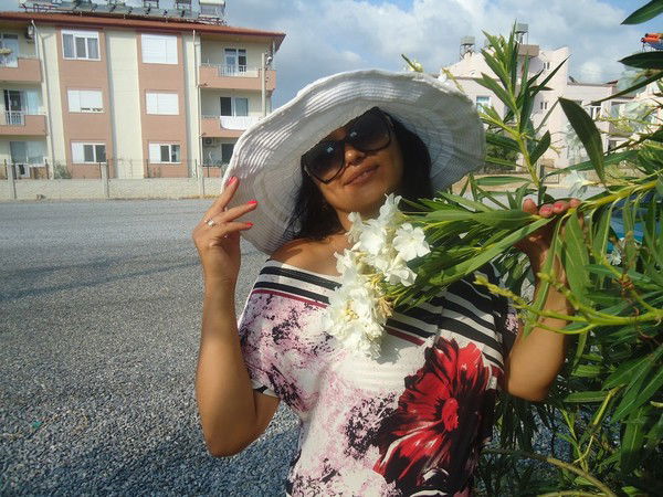 Лола Тураева