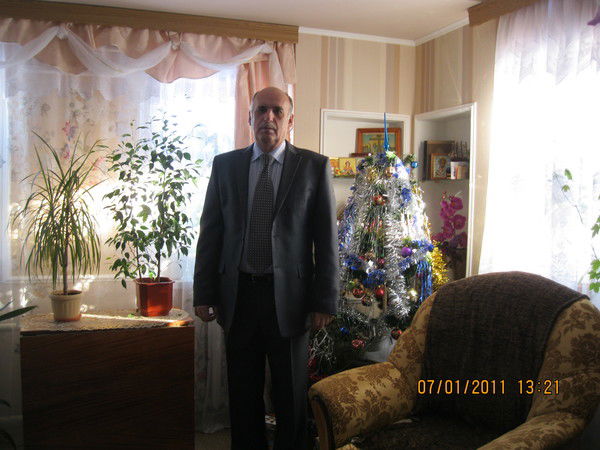 Владимир Петров