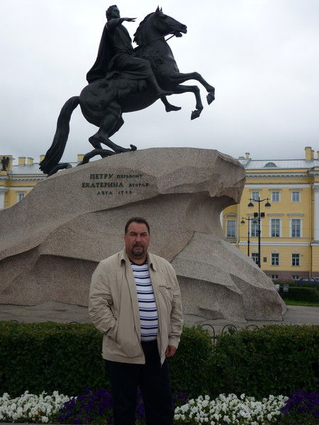 Виктор Артамонов