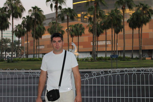 Руслан Безрукавый