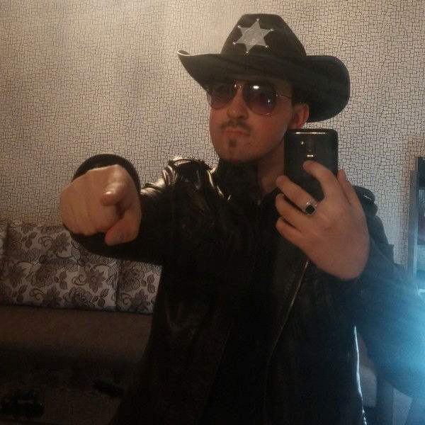 Роман Шосталь