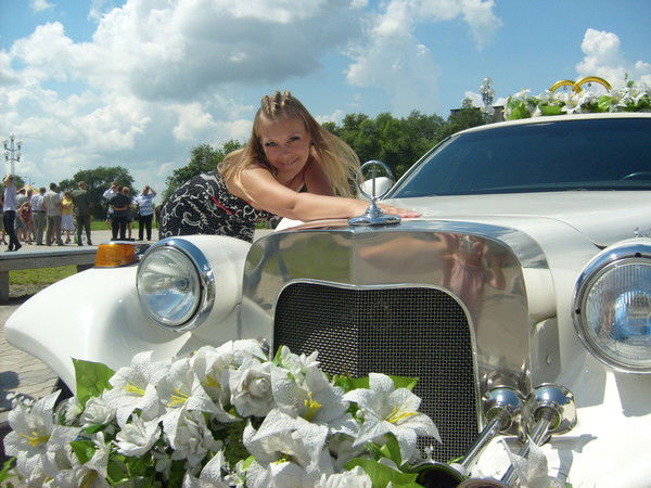 Оленька Безверхий