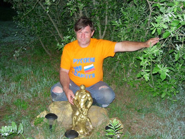 Михаил Антонов