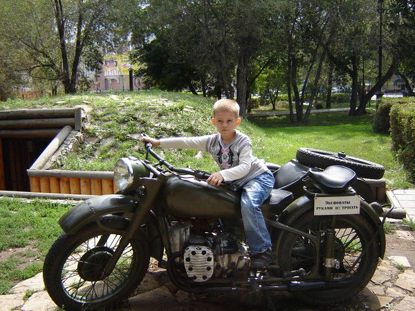 Илья Константинов