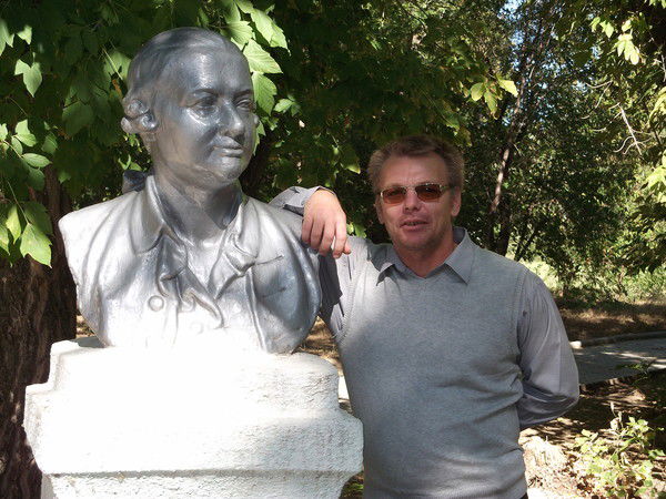 Михаил Попов