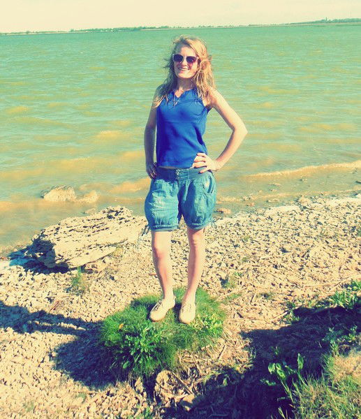 Оля Школьна