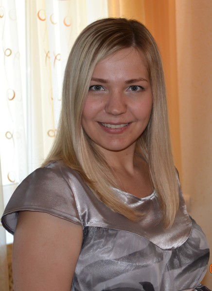 Александра Момот