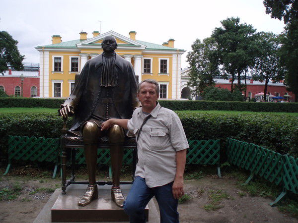 Александр Макаренков