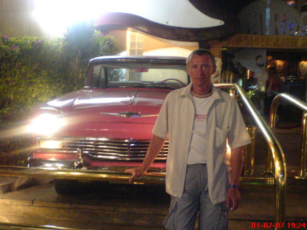 Олег Лазарев