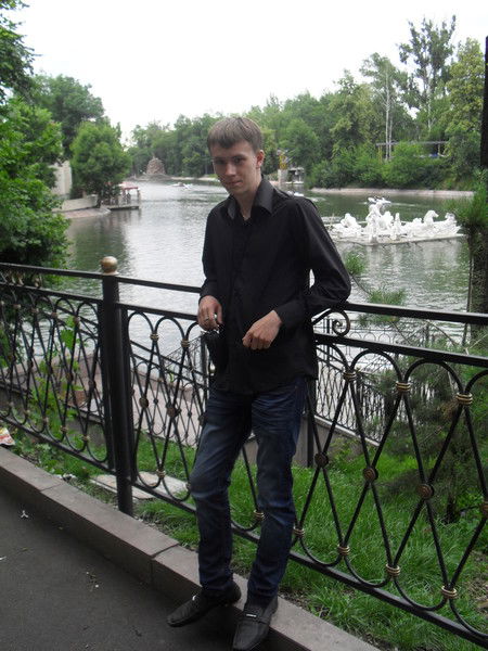 Александр Гариев