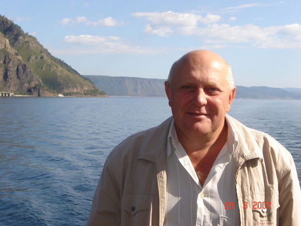 Владимир Леонов