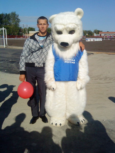 Артем Веснин.