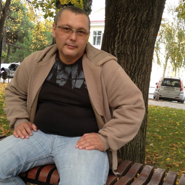 Павел Ахраров