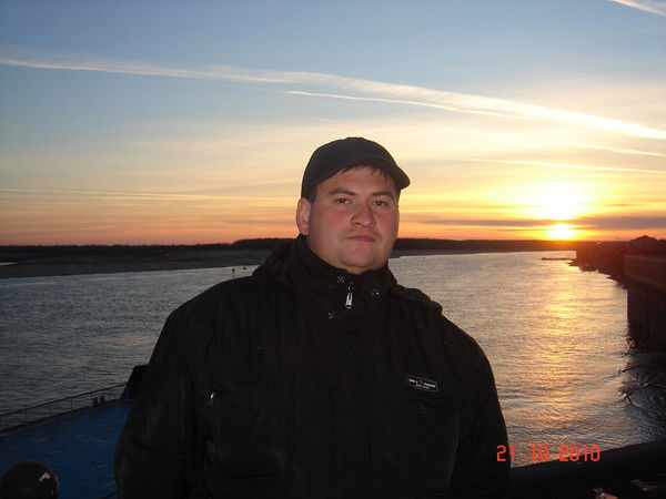 Максим Белоус