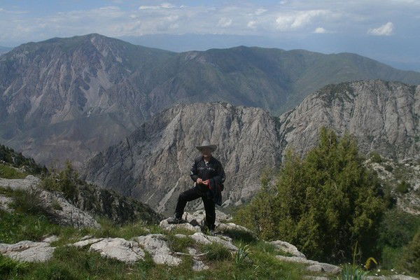 Артисбек Аденов