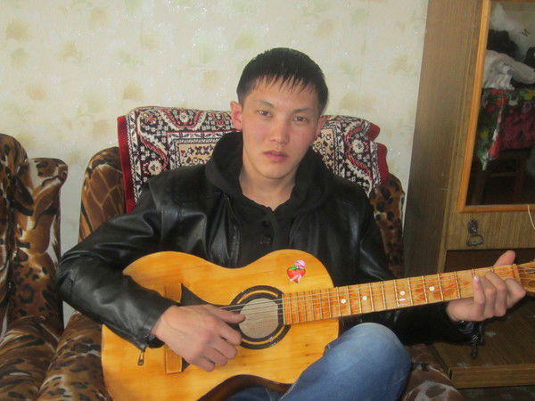 Серик Момынов