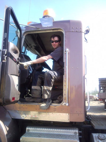 Денис Николаев