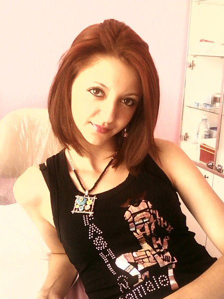 Александрия Леонова