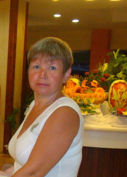 Лена Халезова