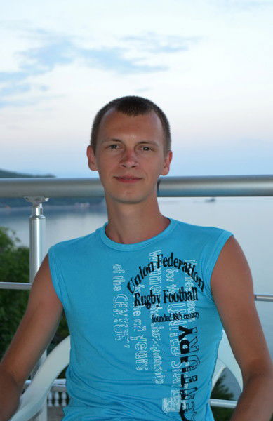 Андрей Серов