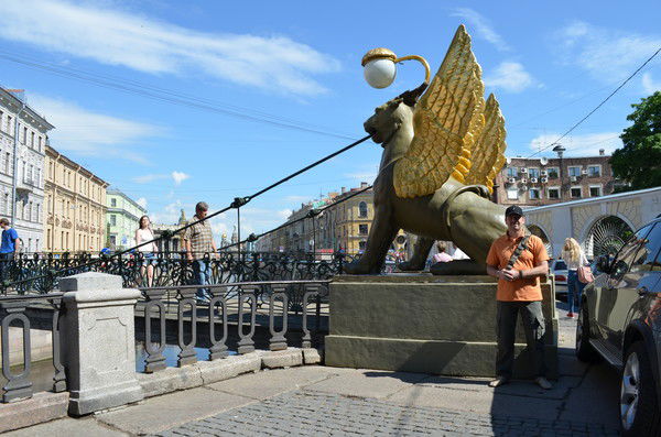 Евгений Тихонов