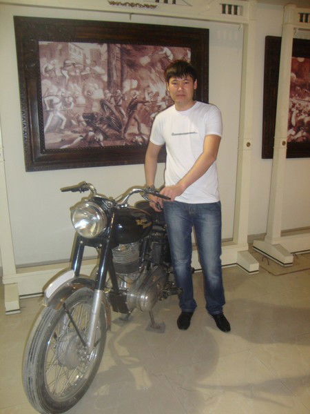 Женис Амирхамзин