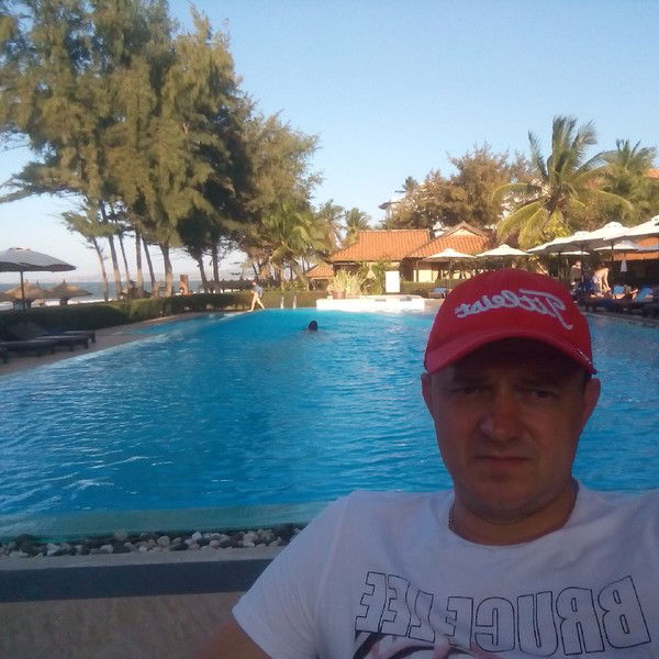 Роман Леонов