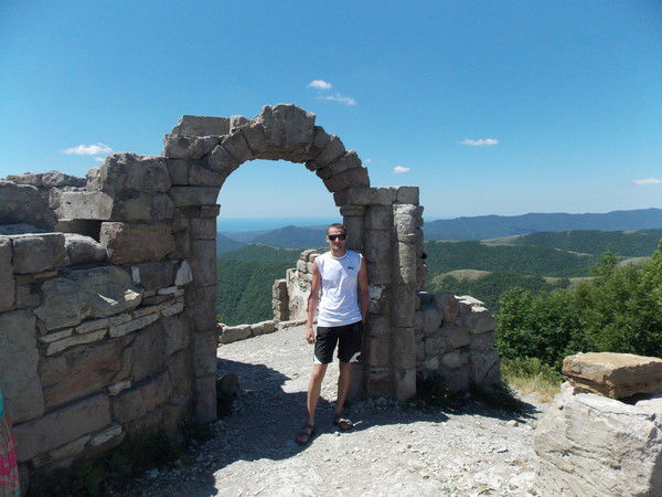 Юрий Петров