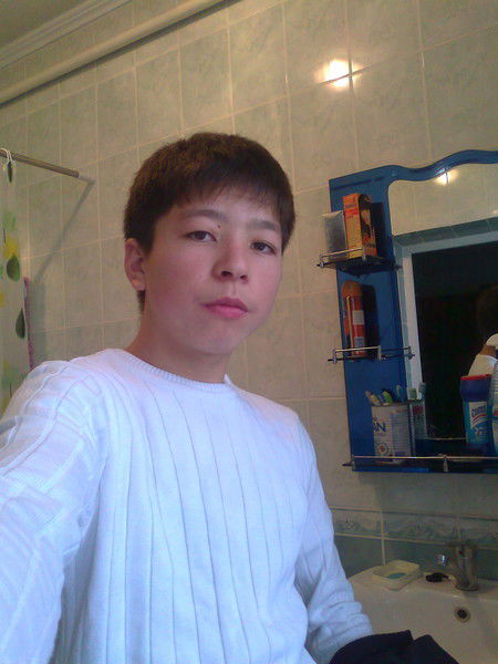 Асыл Амрбеков.