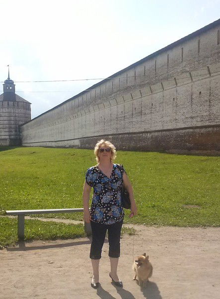 Катя Леонова