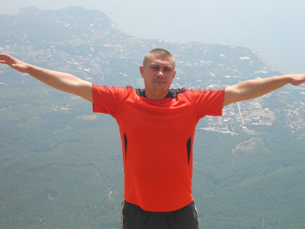 Роман Безотосный