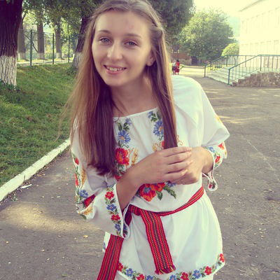 Анна Тінишин