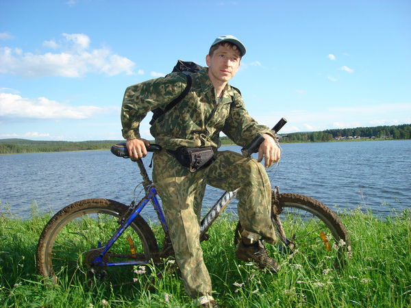 Максим Сурков