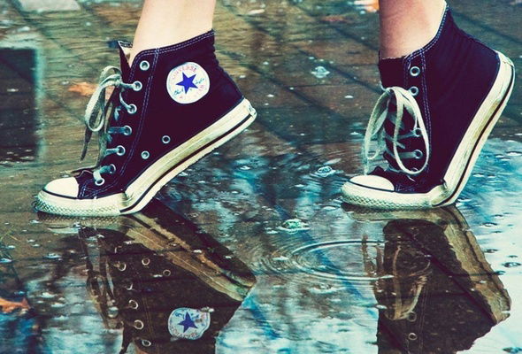 Девочка В Кедах