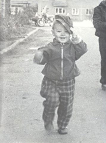 Илья Артамонов