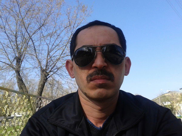 Равшан Ахундов