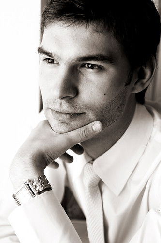 Олег Артамонов