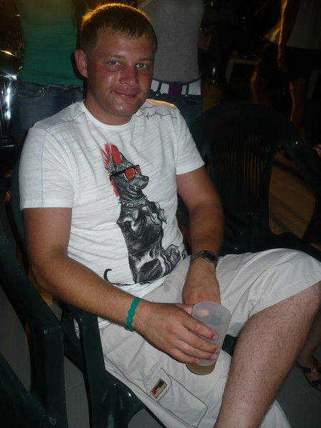 Антон Илларионов