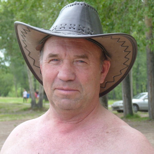 Александр Плахута