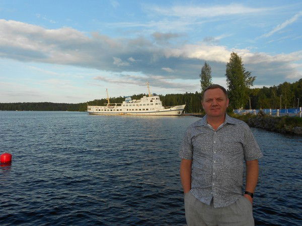 Николай Комаров