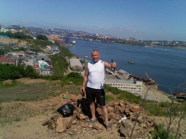 Виктор Лавров