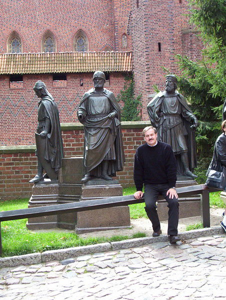 Александр Ларионов