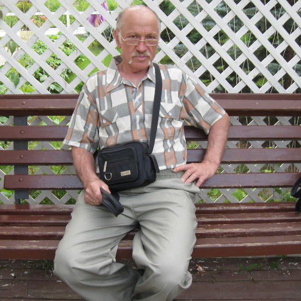 Виктор Комаров