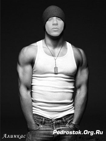 Денис Ларионов