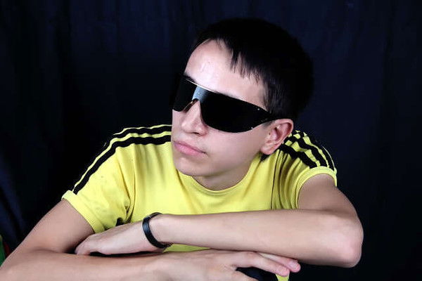 I.l.h.o.m.b.e.k. Y.a.k.u.b.o.v.