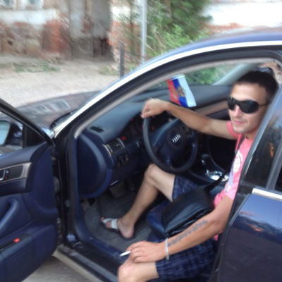 Константин Мельников