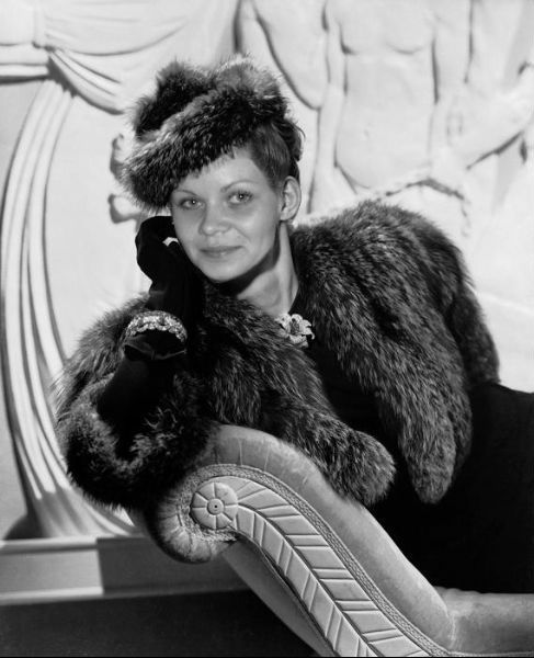 Лена Котова