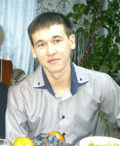 Роберт Емикиев