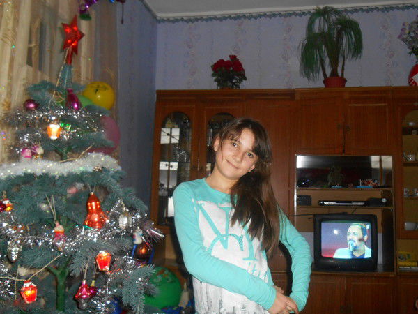 Четкая Брюнетка В Кедах